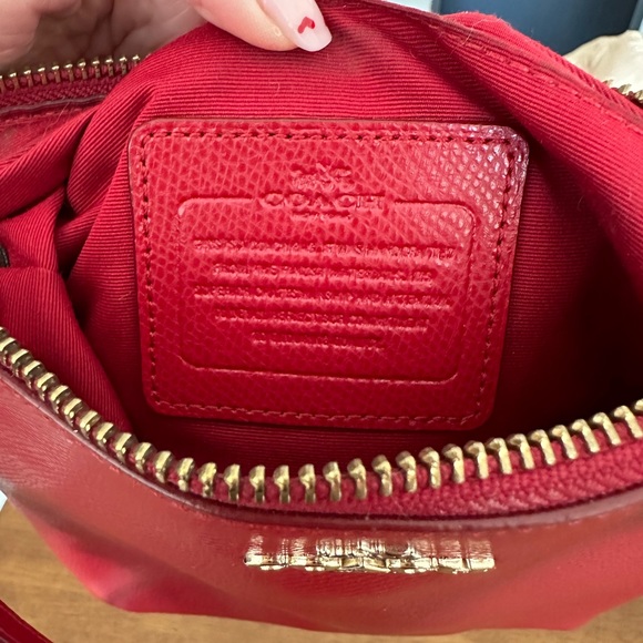 Coach red leather cross-body bag with adjustable strap - Picture 5 of 6